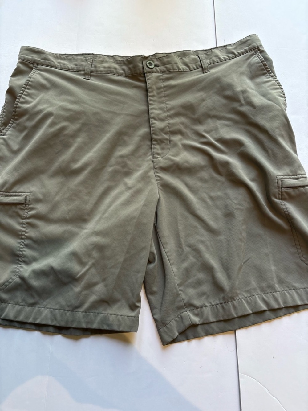 Chaps Men's Olive Green Casual Golf Cargo Shorts Size 40